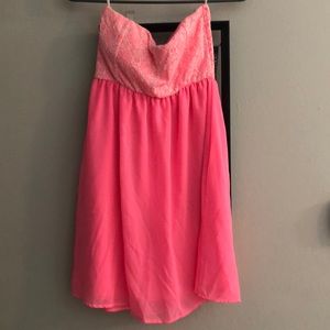 Hot pink, strapless summer dress!